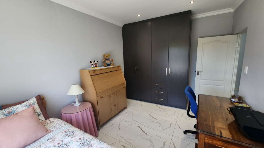 3 Bedroom Property for Sale in Hartenbos Heuwels Western Cape